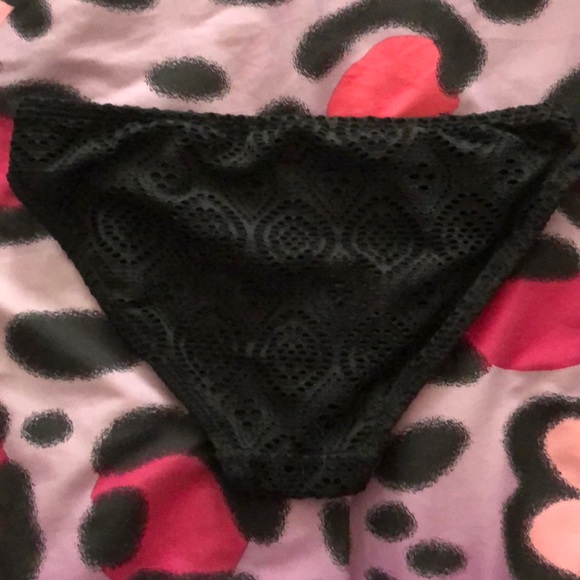 Bikini - Picture 2 of 3